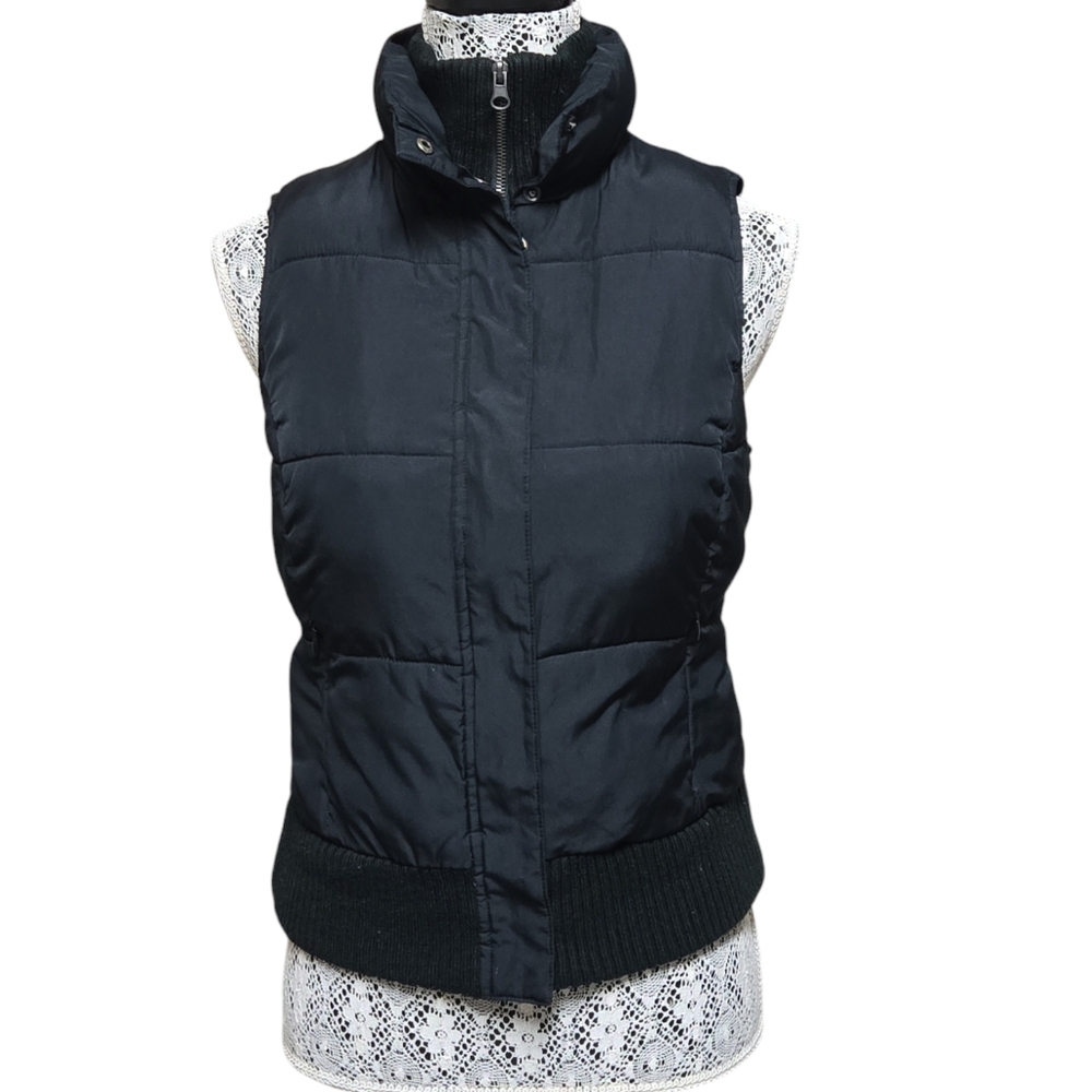 Merona Black mock neck full zip puffer vest small